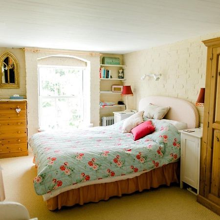 Cosy Cottage Ground Floor Bedroom Ensuite With Private Entrance Чичестер Экстерьер фото